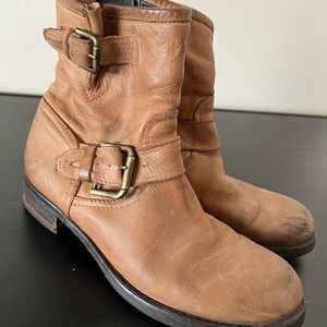 Alberto Fermani booties